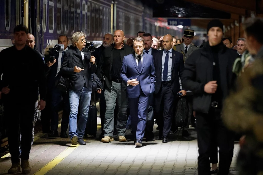Prezydent Francji Emmanuel Macron na dworcu kolejowym w Przemyślu Prezydent Francji Emmanuel Macron na dworcu kolejowym w Przemyślu