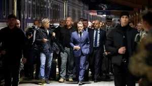 Prezydent Francji Emmanuel Macron na dworcu kolejowym w Przemyślu