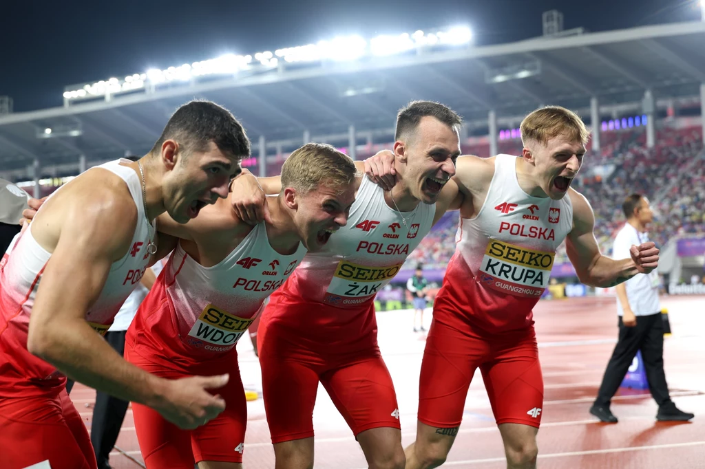 Polska sztafeta 4x100 metrów podczas World Relays w Kantonie. Dominik Kopeć, Oliwer Wdowik, Łukasz Żak i Patryk Krupa Polska sztafeta 4x100 metrów podczas World Relays w Kantonie. Dominik Kopeć, Oliwer Wdowik, Łukasz Żak i Patryk Krupa