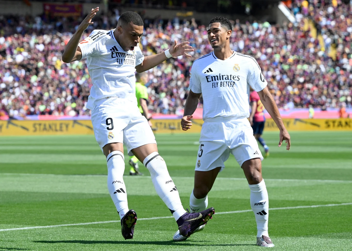 Po drugiej bramce Kylian Mbappe (nr 9) miał prawo wierzyć, że właśnie zapracował na miano bohatera El Clasico