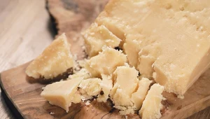 Ponad połowa dziennego zapotrzebowania na wapń. Włoski ser na silne kości