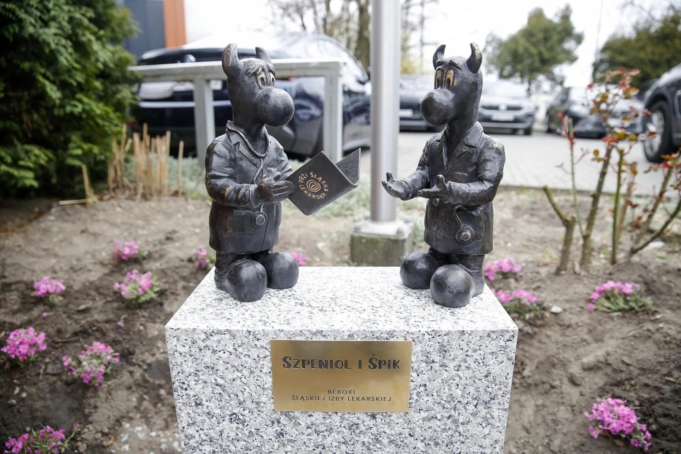 W różnych zakątkach Katowic można znaleźć beboki. Każdy z nich ma swoje imię oraz historię. Tak też jest w przypadku beboków Szpeniola i Śpika.