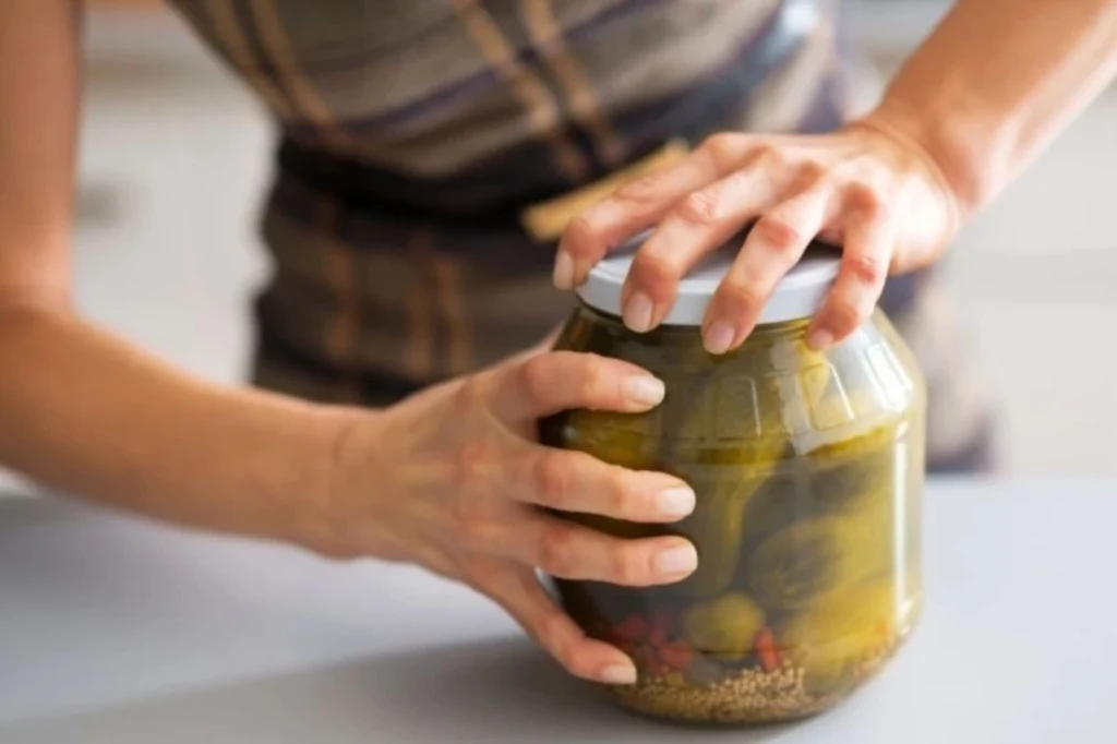 Kiszone produkty wspierają "dobre" bakterie, które zasiedlają jelita