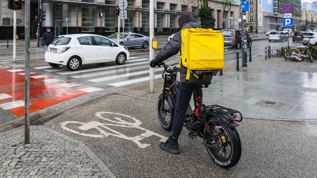Patorowery zalały polskie ulice. Nie wolno nimi jeździć po drogach dla rowerów Patorowery zalały polskie ulice. Nie wolno nimi jeździć po drogach dla rowerów