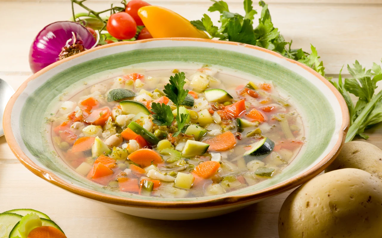 Co zrobić z rosołu? Nie tylko pomidorową