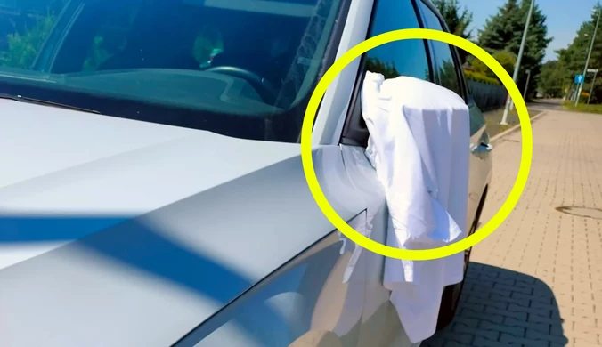 Zwyczaj wieszania białego ręcznika lub koszulki na lusterku samochodu wywodzi się ze Stanów Zjednoczonych.