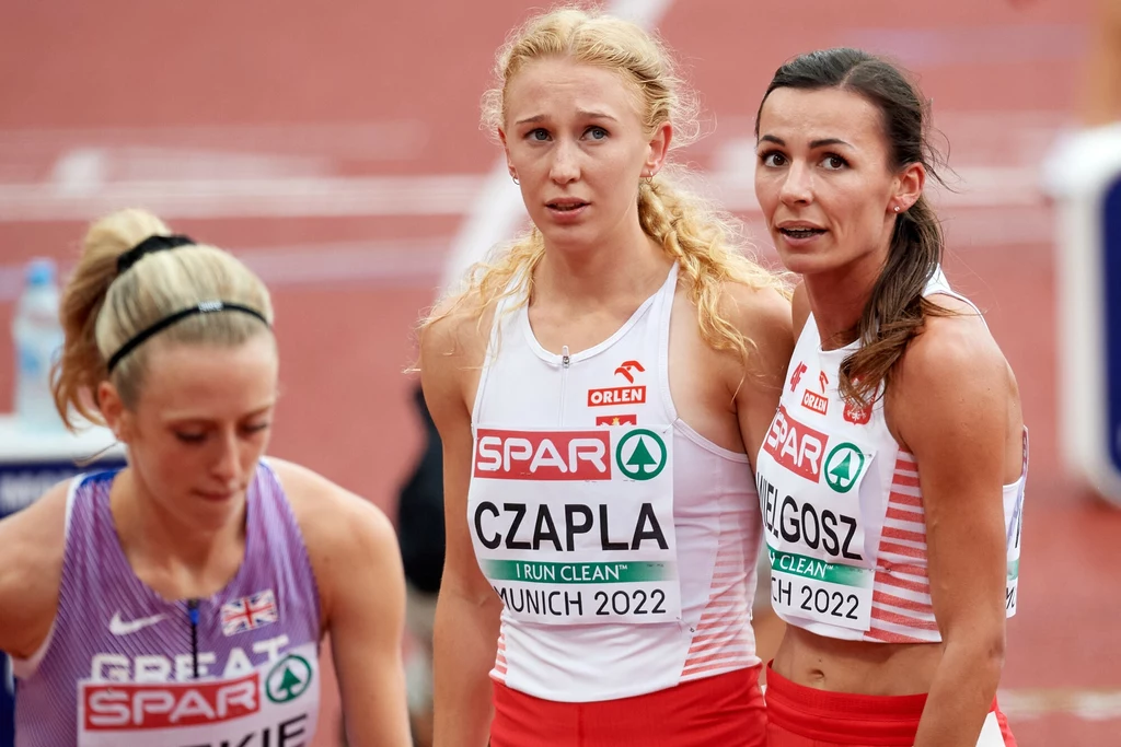 Adrianna Topolnicka (w środku), wcześniej znana pod nazwiskiem Czapla Adrianna Topolnicka (w środku), wcześniej znana pod nazwiskiem Czapla