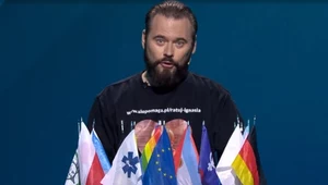 Stanowski złamał zasady debaty. Kilkanaście flag na pulpicie