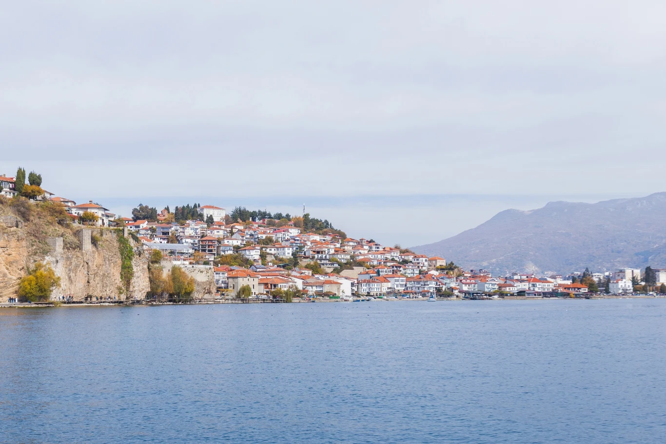 Choć Macedonia nie posiada dostępu do morza, oferuje wypoczynek nad malowniczymi jeziorami.