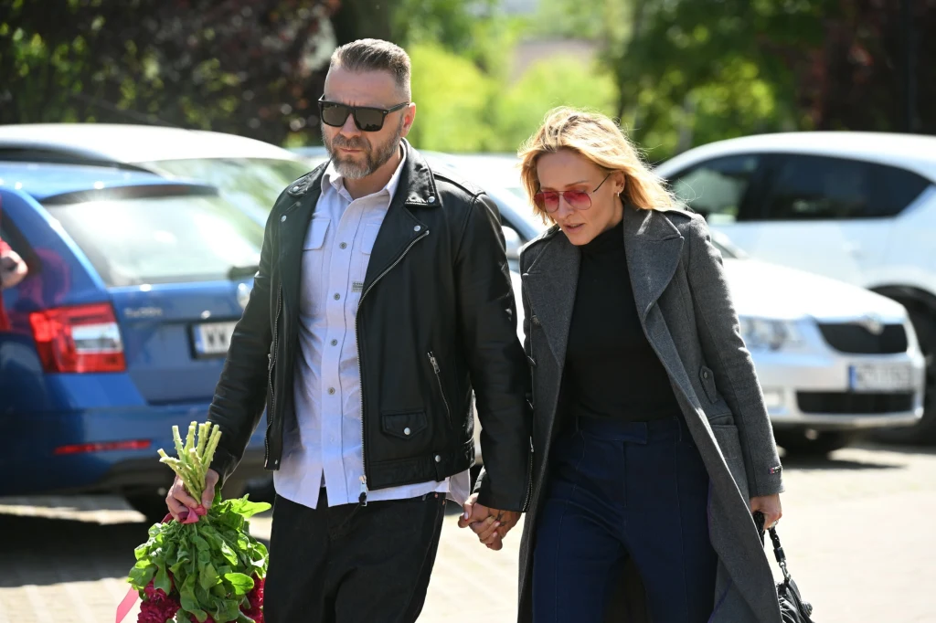Patrycja Markowska z mężem na pogrzebie Tomasza Jakubiaka