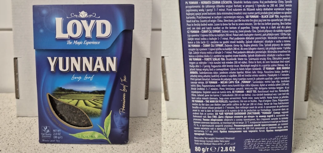 Opakowanie herbaty Loyd Yunnan z widocznym listkiem herbaty na tle pól herbacianych. Po lewej stronie opakowanie z przodu, z napisem marki i rodzajem herbaty, po prawej widoczny tekst z informacjami o produkcie.