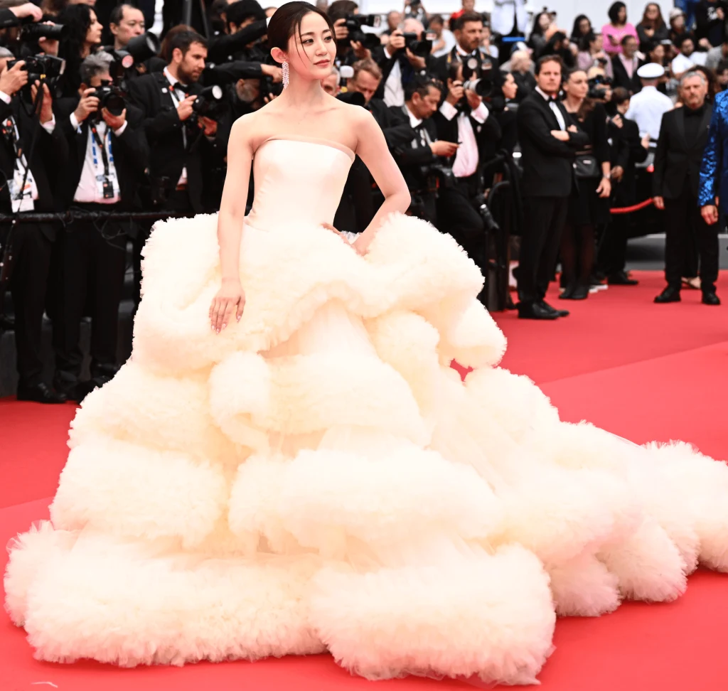 Plejada gwiazd na czerwonym dywanie w Cannes 2025 - Wan QianHui