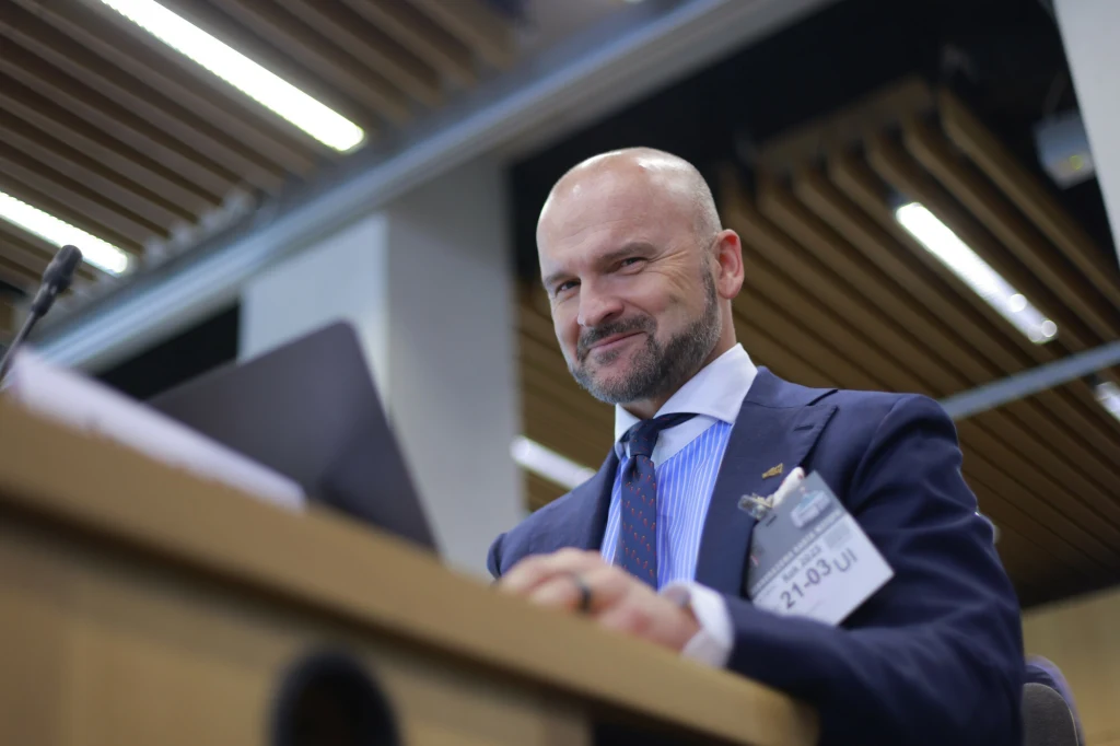 Rafał Brzoska (szef inPostu) stanął na czele rady biznesowej projektu "Bielik" (polskiego modelu językowego AI) Rafał Brzoska (szef inPostu) stanął na czele rady biznesowej projektu "Bielik" (polskiego modelu językowego AI)