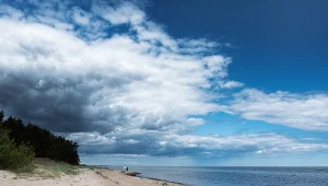 Ta wyspa leży na Morzu Bałtyckim. Słynie z latarni morskich i sielskiego klimatu 