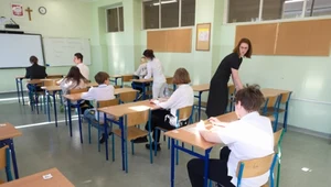 Egzamin ósmoklasisty 2025 z matematyki. Uczniowie rozpoczęli test