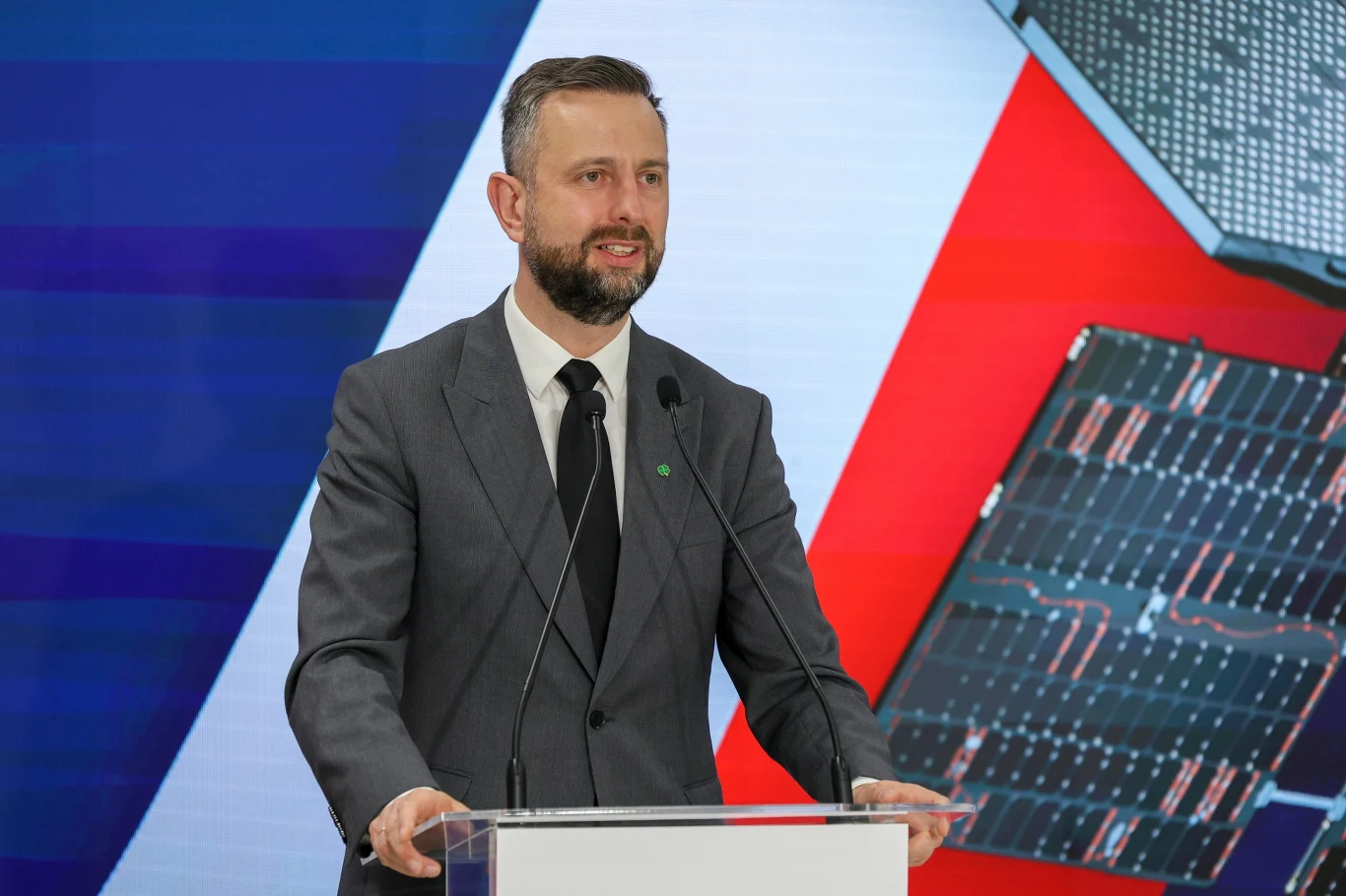 Agencja Uzbrojenia podpisała umowę na dostawę Satelitarnego Systemu Obserwacji Ziemi w programie MikroSAR Agencja Uzbrojenia podpisała umowę na dostawę Satelitarnego Systemu Obserwacji Ziemi w programie MikroSAR