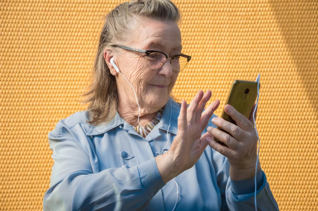 Dlaczego babcia powinna używać smartfona? Dlaczego babcia powinna używać smartfona?