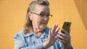 Dlaczego seniorzy powinni polubić technologię? Smartfon przeciw demencji