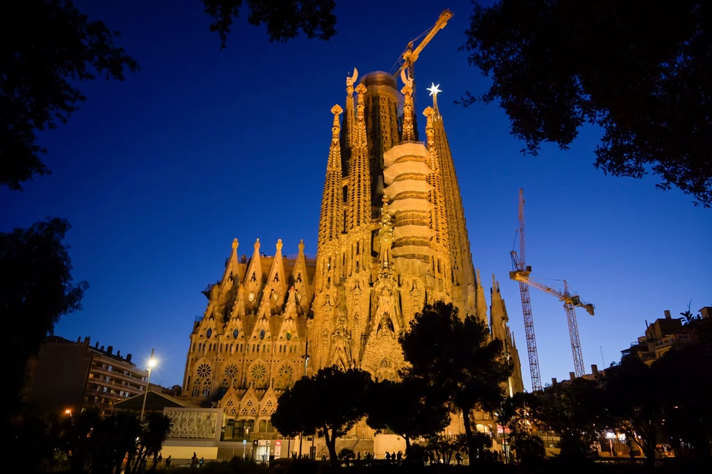 Sagrada Familia - jedna z największych atrakcji Barcelony Sagrada Familia - jedna z największych atrakcji Barcelony