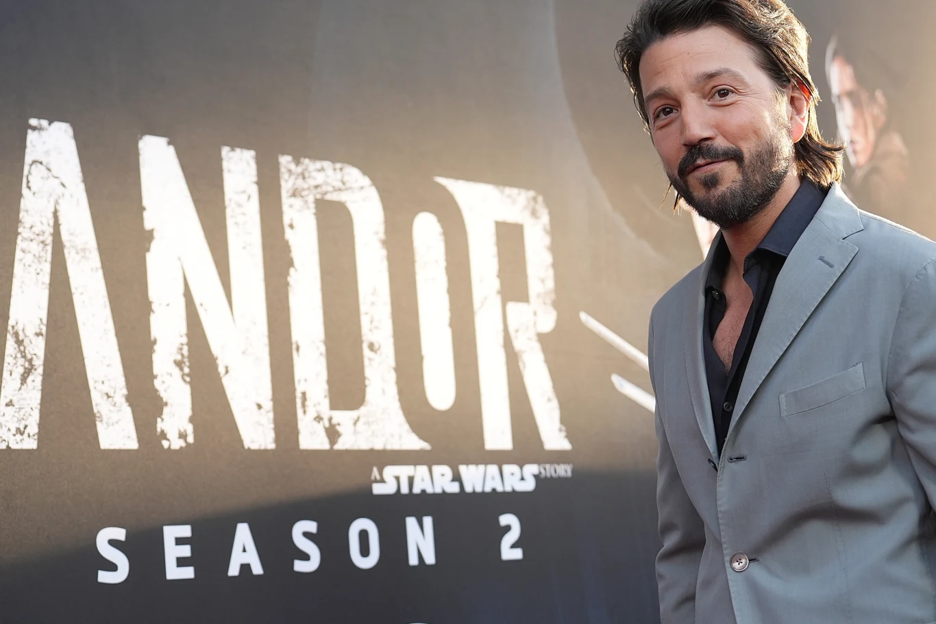 Diego Luna na premierze drugiego sezonu "Andora"