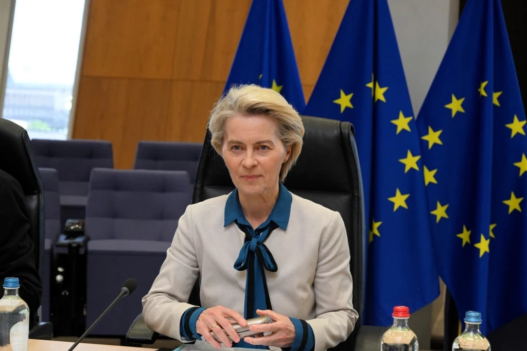 Ursula von der Leyen miała negocjować zakup szczepionek przeciw COVID-19 za pośrednictwem smsów Ursula von der Leyen miała negocjować zakup szczepionek przeciw COVID-19 za pośrednictwem smsów