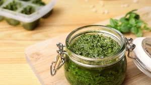 Pyszny i prosty sos do makaronu. Główny składnik dba o zdrową wątrobę