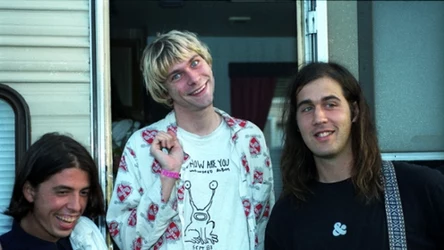 Krist Novoselic (po prawej) razem z Kurtem Cobainem (środek) i Davem Grohlem (po lewej)