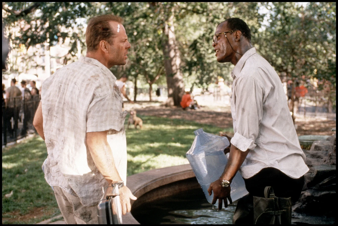 Bruce Willis i Samuel L. Jackson w filmie "Szklana pułapka 3"