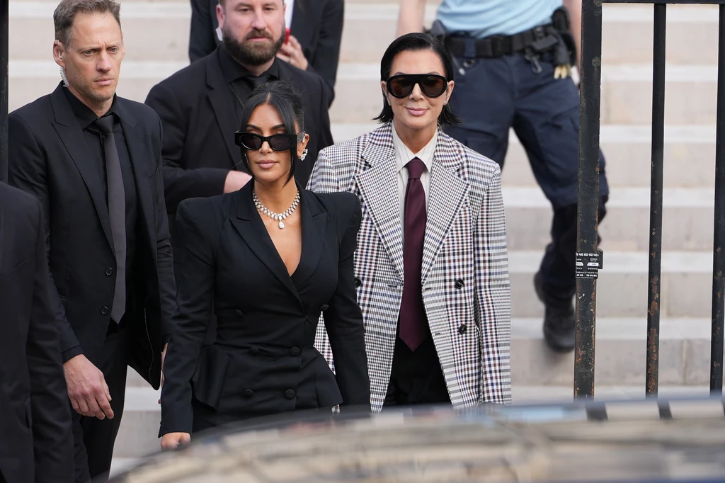 Kim Kardashian pojawiła się w paryskim sądzie Kim Kardashian pojawiła się w paryskim sądzie