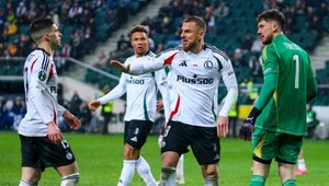 Kacper Tobiasz (z prawej) występował m.in. w juniorach Legii, a dziś jest podstawowym bramkarzem pierwszej drużyny