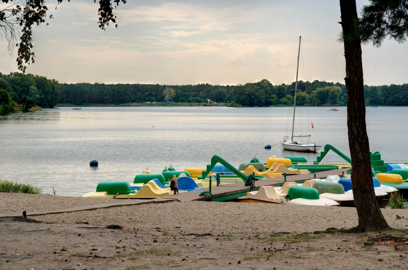 Zalew Sielpia pozwala poczuć się jak w zagranicznym kurorcie. Dlaczego warto odwiedzić "świętokrzyską Ibizę"? Zalew Sielpia pozwala poczuć się jak w zagranicznym kurorcie. Dlaczego warto odwiedzić "świętokrzyską Ibizę"?