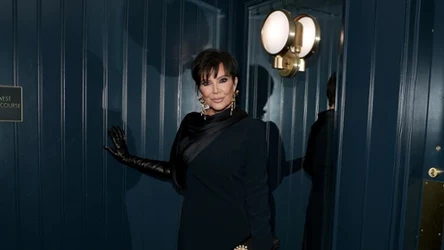 Kris Jenner zdecydowanie wybiera nowoczesne i odważne kreacje