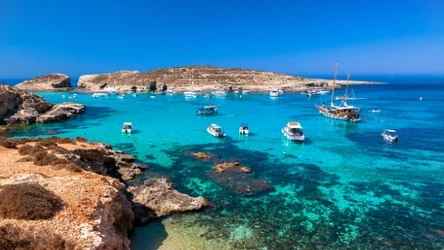 Malta zachwyca słoneczną pogodą, przepięknymi lagunami na czele z Blue Lagoon na wyspie Comino i Crystal Lagoon