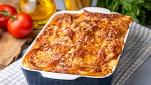 Szybka zapiekanka makaronowa. Zrobisz w 15 minut, później odpoczywasz