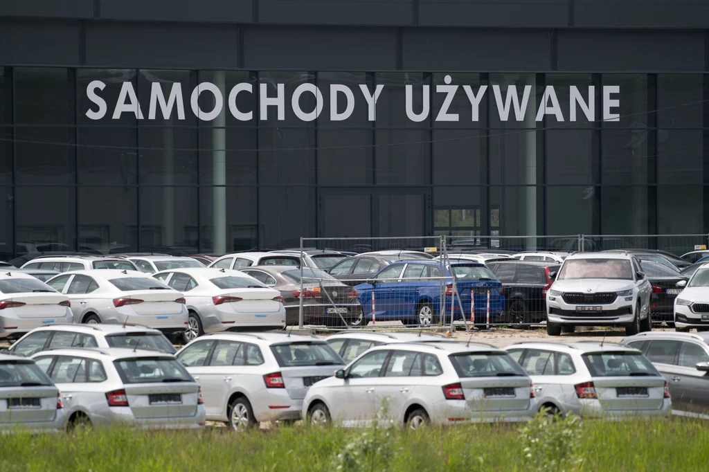 Aż 77 dni potrzeba żeby sprzedać w Polsce używany samochód elektryczny Aż 77 dni potrzeba żeby sprzedać w Polsce używany samochód elektryczny