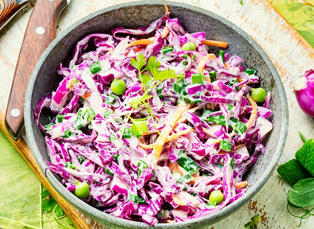 Czerwina kapusta doskonale sprawdza się do surówek.