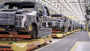 Ford stracił miliony przez kradzieże części. Zatrzymano cztery osoby