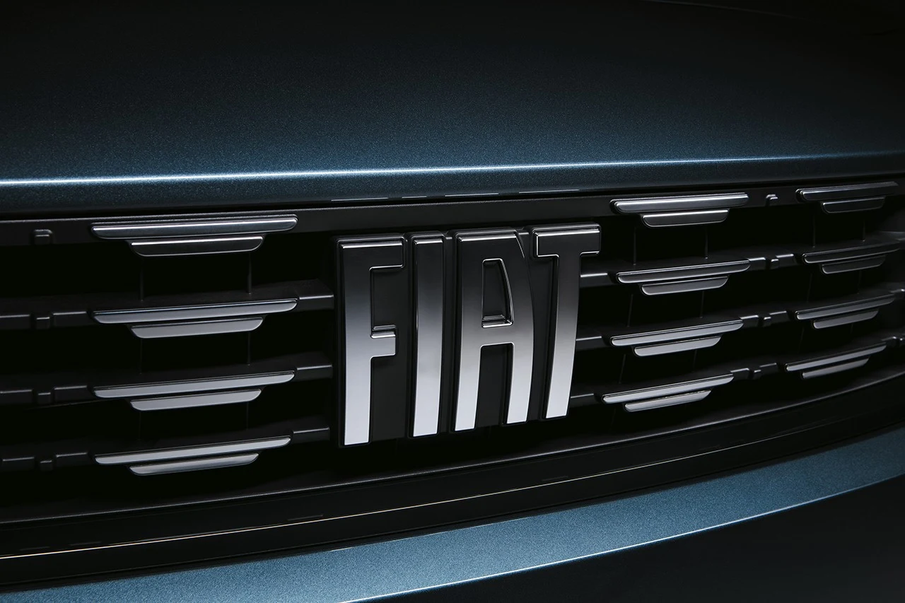 Fiat Tipo sedan został wyposażony w nowe logo włoskiego producenta.