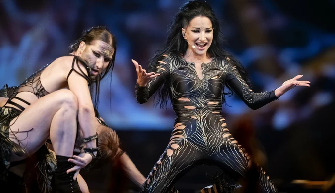 Kuba Walica występuje z Justyną Steczkowską podczas Eurowizji 2025