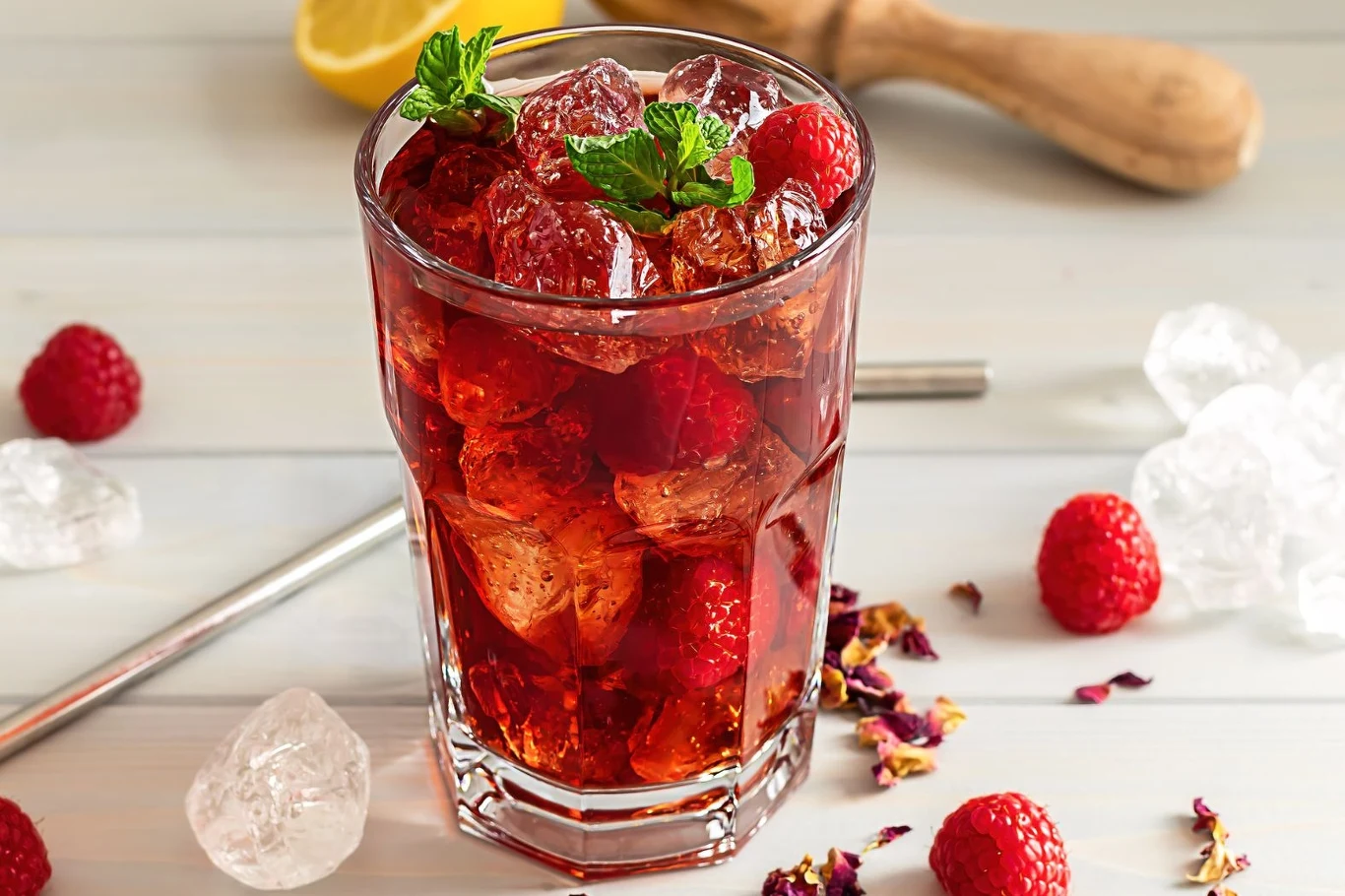 Lemoniada z hibiskusa to orzeźwiający napój na ciepłe dni