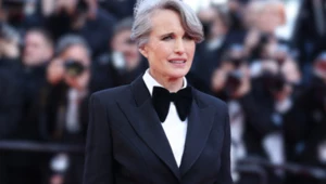 Cannes 2025. Czarno-biała lekcja stylu według Andie MacDowell