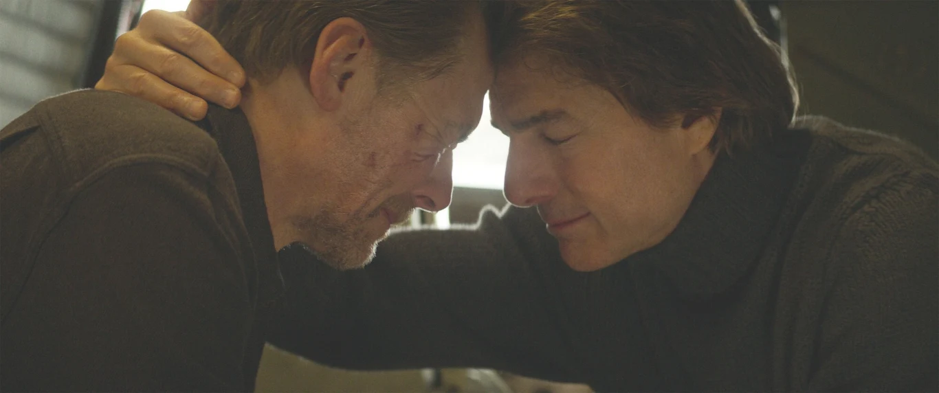 Simon Pegg i Tom Cruise w filmie "Mission: Impossible - The Final Reckoning"