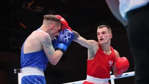 Paweł Brach (czerwony) w półfinałowym pojedynku kategorii 60 kg z Litwinem Edgarasem Skurdelisem (niebieski) podczas 40. Memoriału im. Feliksa Stamma w Warszawie