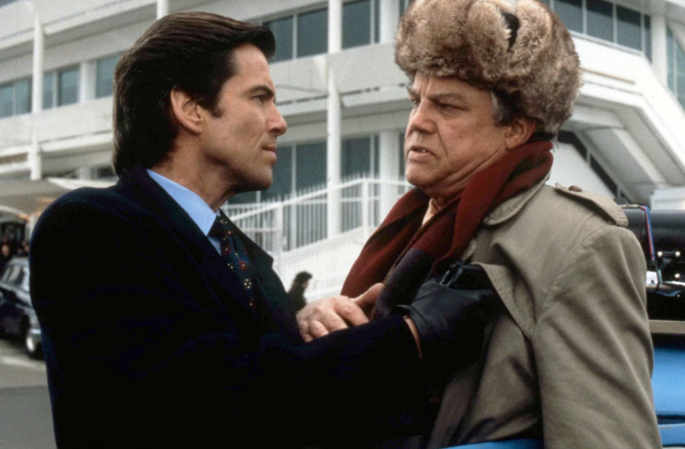 Pierce Brosnan i Joe Don Baker w filmie "GoldenEye" Pierce Brosnan i Joe Don Baker w filmie "GoldenEye"