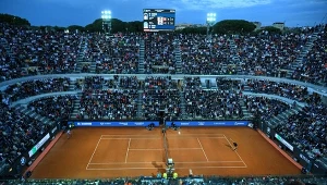 Demolka na Campo Centrale tuż przed starciem Gauff. 64 minuty turniejowej "1"