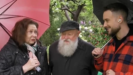Profesor Jerzy Bralczyk i jego żona pokazali nam swój przepiękny ogród. Z miejscem tym wiążą się szczególne wspomnienia