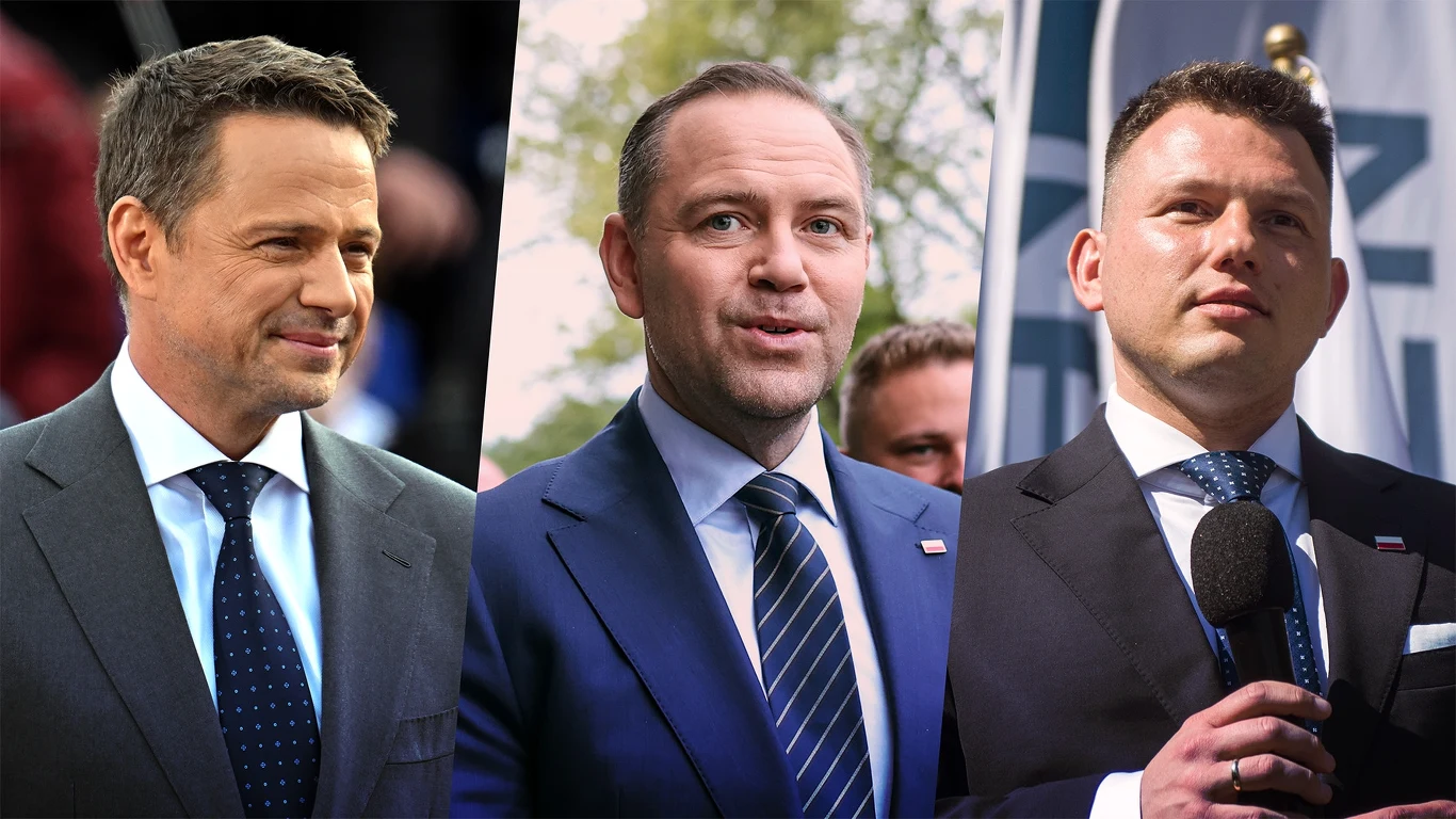 Wybory prezydenckie 2025. Najnowszy sondaż IBRiS dla Polsat News (kolaż Aleksandra Włodarczyk) Trzech mężczyzn w garniturach, stojących obok siebie na zewnątrz, wyglądają na oficjalne wydarzenie. Każdy z nich trzyma mikrofon lub ma przypiętą przypinkę, co sugeruje, że mogą być zaangażowani w wystąpienie publiczne.