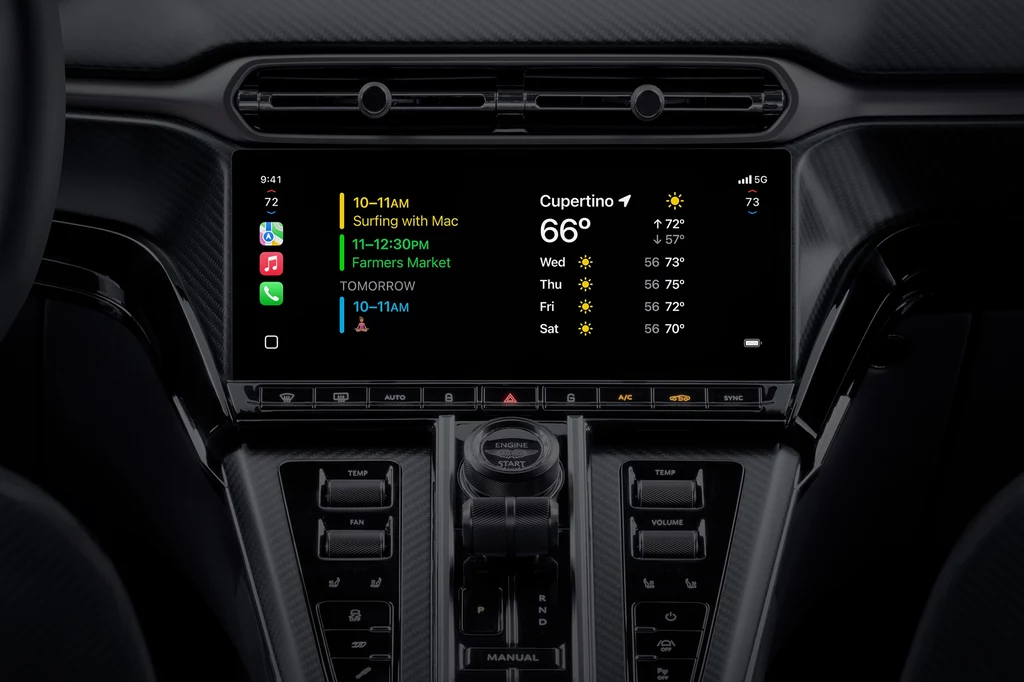 Apple CarPlay Ultra to coś więcej niż nakładka na system multimedialny Kokpit samochodu z widocznym ekranem dotykowym wyświetlającym prognozę pogody i plan dnia. Centralna konsola jest stylowa i nowoczesna, z elementami nawigacji i kontrolą temperatury.