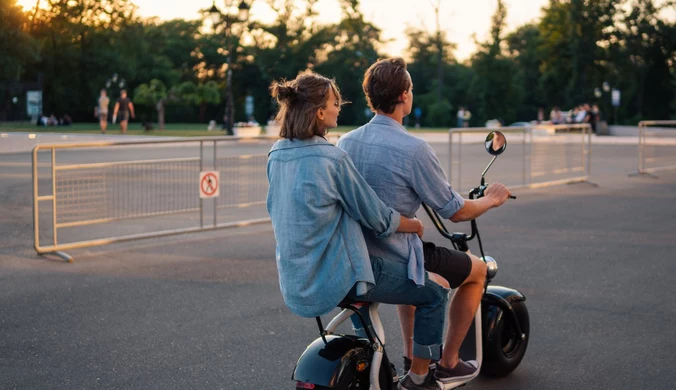 Kiedy hulajnoga elektryczna zamienia się w motorower? Przepisy mówią wprost