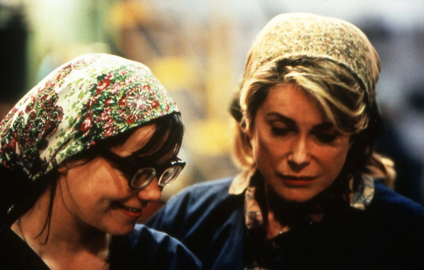 Bojork i Catherine deneuve w filmie "Tańcząc w ciemnościach" 